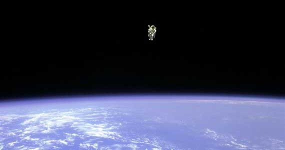 Picture of the day #3 Astronaut McCandless above the Earth